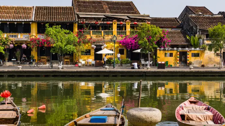 Vietnam Central – Heritage Road (4 Days 3 Nights)