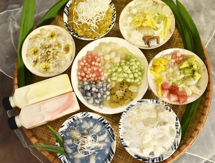 THƯỞNG THỨC ẨM THỰC ĐÊM HUẾ BẰNG XÍCH LÔ
